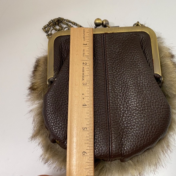 Vintage Faux Fur Small Purse With Kiss Lock To Close Short Chain Strap - Picture 7 of 8